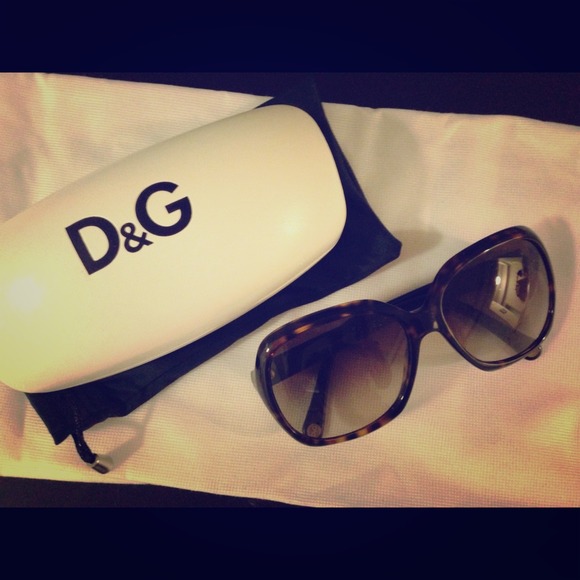 🎀 SOLD 🎀  Authentic D&G Havana Brown sunglasses