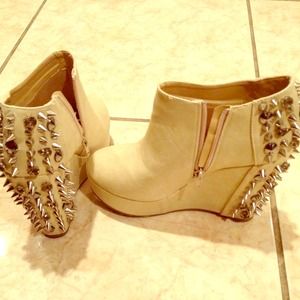 Beautiful spiked wedges
