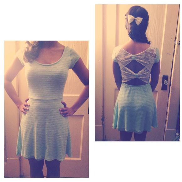 💥Traded👈. Blue dress with bows on the back