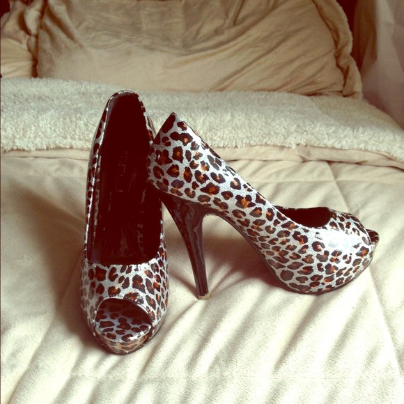 💢Sold by bundle💢Cheetah print pump