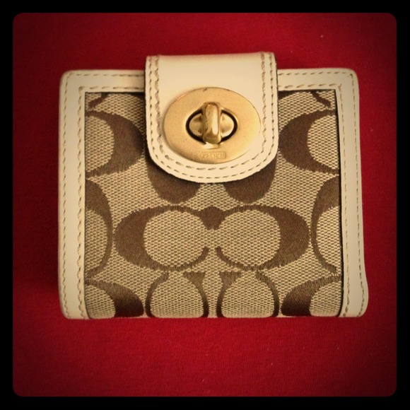 ☀SOLD!!!Authentic Coach wallet☀