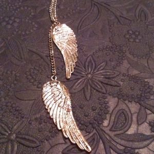 Angel wings necklace
