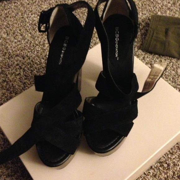 BCBG heels - Picture 2 of 4