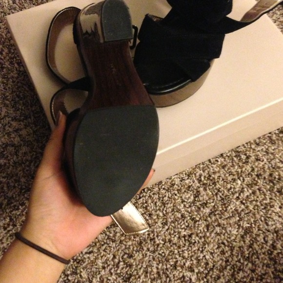 BCBG heels - Picture 3 of 4