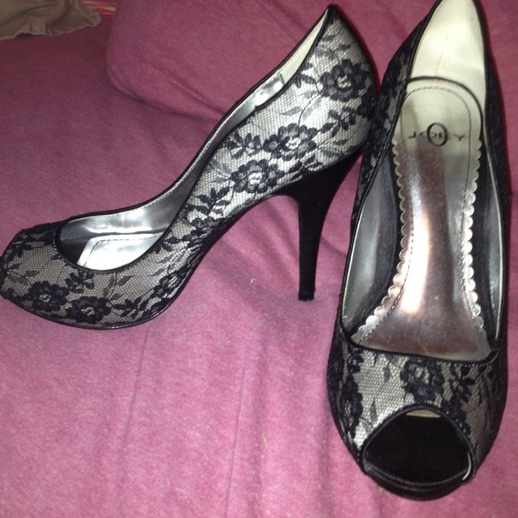 Lace heels. 4 inches