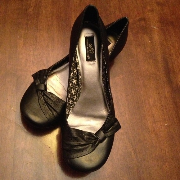 ***SOLD***  So Wear it, Declare it" black Shoes