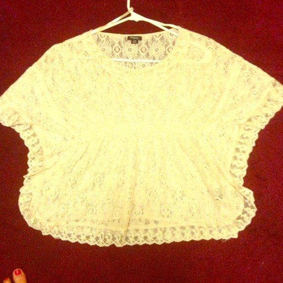 SOLD! Beautiful cream color winged top - Picture 1 of 3
