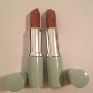 2 Clinique nude splurge lipsticks