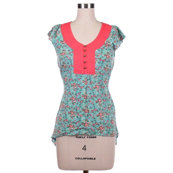 Floral printed top. - Picture 1 of 4