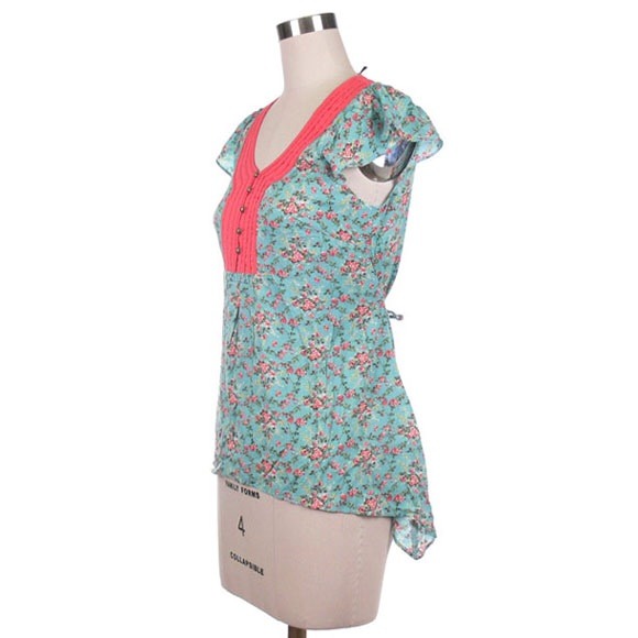 Floral printed top. - Picture 2 of 4