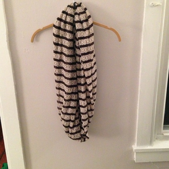 NWT lightweight forever scarf - Picture 1 of 2