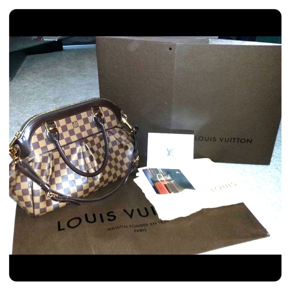 100% Authentic Louis Vuitton Trevi PM Damier