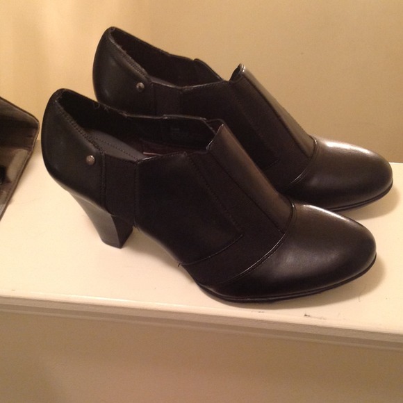 ***SOLD in a Bundle***Eurostep Black Shoes