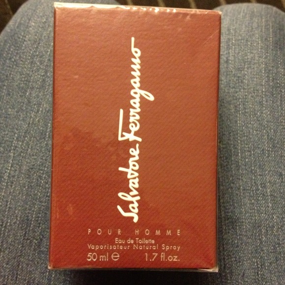Men Perfume never been open :)