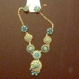 Turquoise and gold necklace with earrings