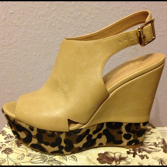 ⭐⭐Price Reduced⭐⭐leopard platforms.