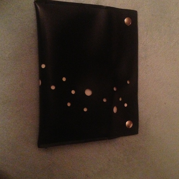 Holly Aiken Clutch - Picture 4 of 4