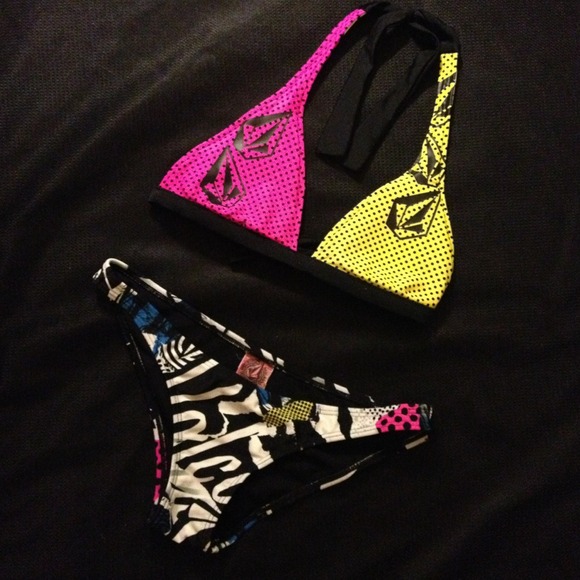 Volcom swimsuit size small/10 Juniors