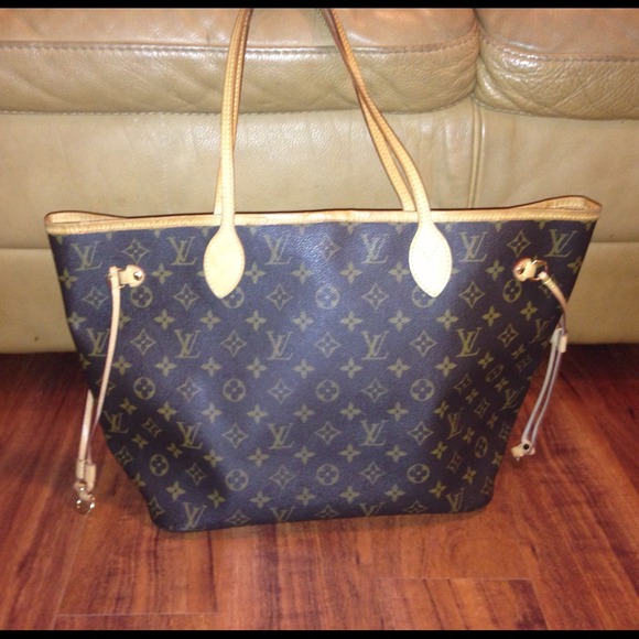 ⛔No Longer Avail⛔Louis Vuitton Neverfull MM Auth