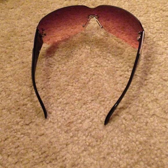 Designer pink/black sunglasses - Picture 3 of 4