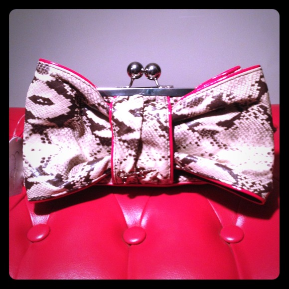✂Reduced✂Jessica Simpson Snakeskin Bow Clutch Bag - Picture 1 of 4
