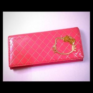 Hello Kitty pink wallet 😻