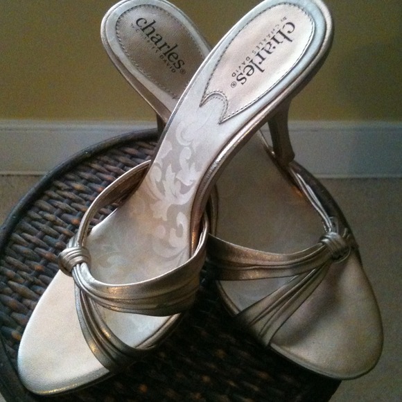 charles david resort wear light gold slides - Picture 1 of 4