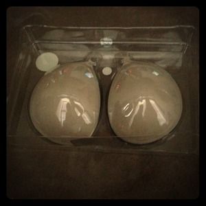 Strapless, backless, bra