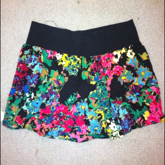 Floral mini skirt