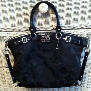 Black coach purse wanting to trade only used once