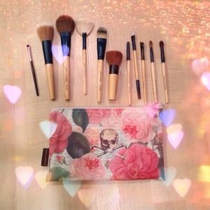 SOLD!!!Jane Iredale brush's