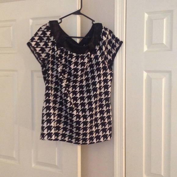 ***SOLD***Style & Co. Black and White Top