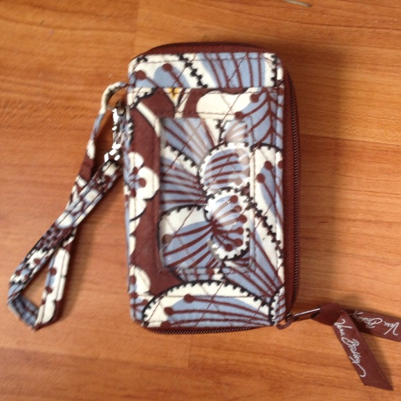 SOLD-Vera Bradley wristlet