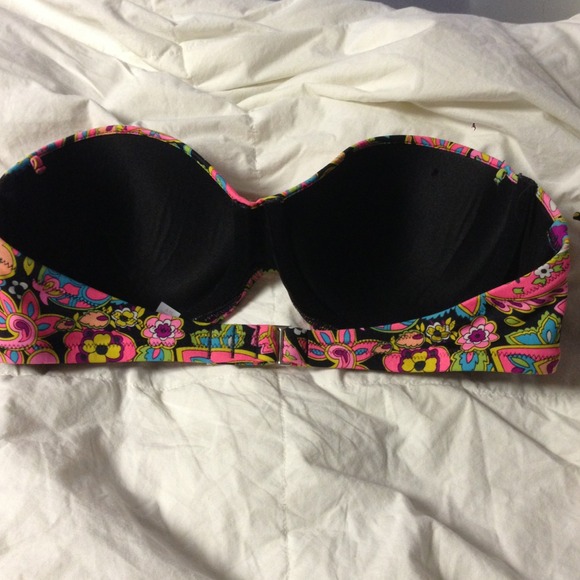SOLD Victoria's Secret push up bathing suit top - Picture 2 of 2