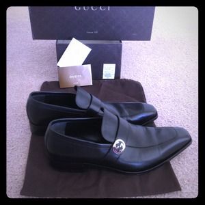 NIB authentic Men's Gucci black shoes size 11