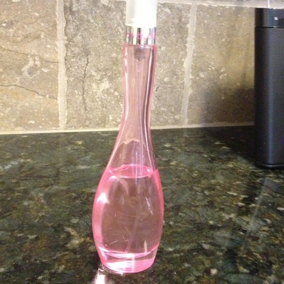 Love at First Glow perfume by JLO