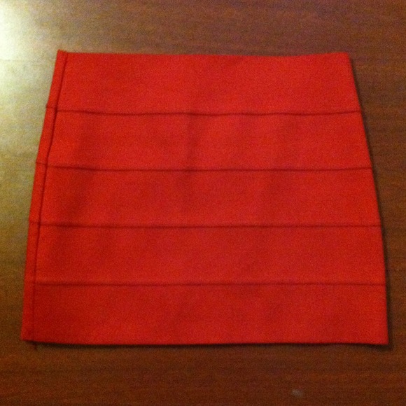 🌟SOLD!🌟Red mini skirt