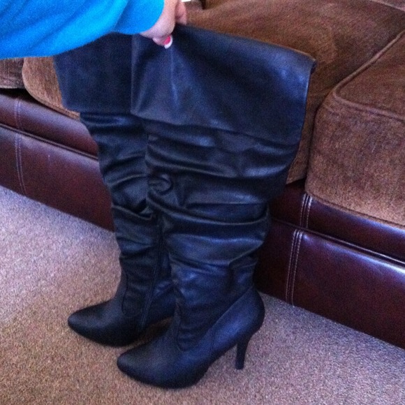 Black high nee boots brand new