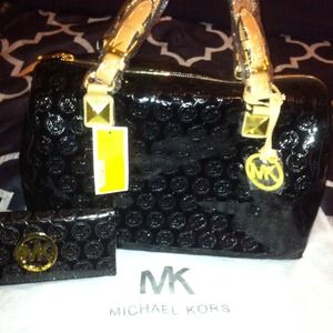 Reduced***Brand new micheal kors bundle!