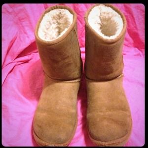Chestnut size 6 women's uggs