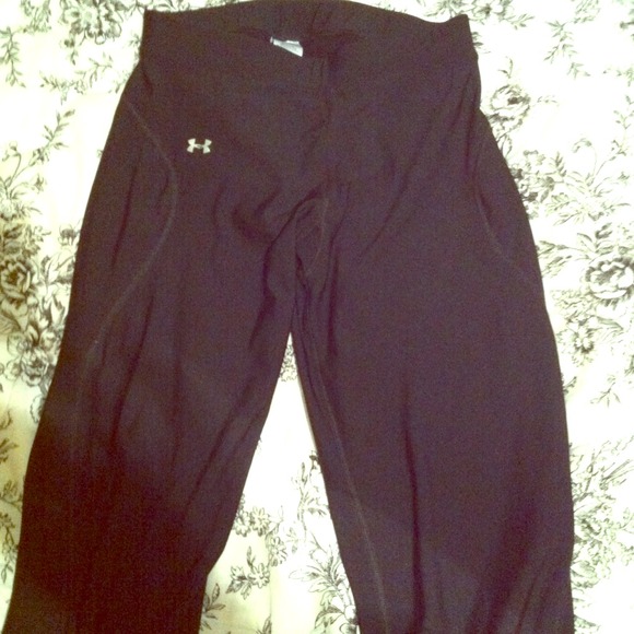 Black underarmour yoga pants! Never worn! CHEAP!!!