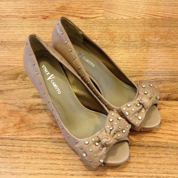 SOLD Vince Camuto sandals sz 5.5