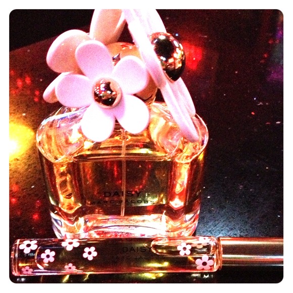 Daisy Marc Jacobs Purfume. Just Bottle.