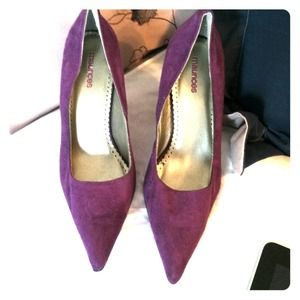 Purple pointed toe pumps