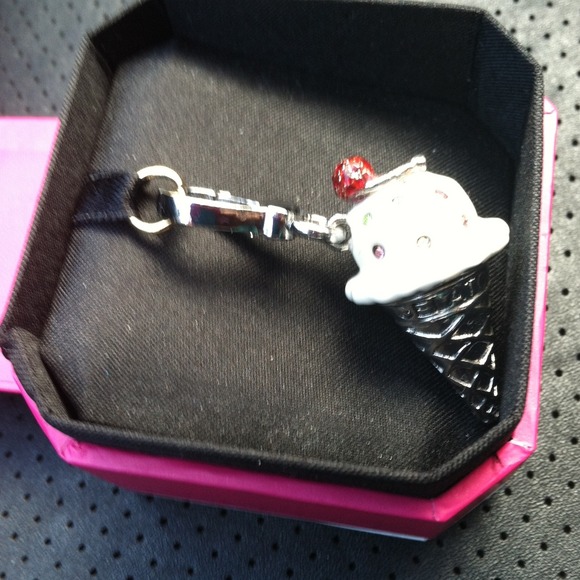 Charm✨✨reserved