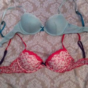 💘💞2 Victoria's Secret pushup bras - size 36 B