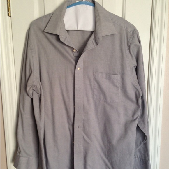 Men's shirt Van Heusen size 17  34/35 Wrinkle free