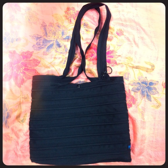 ** SOLD ** Black all-zipper purse