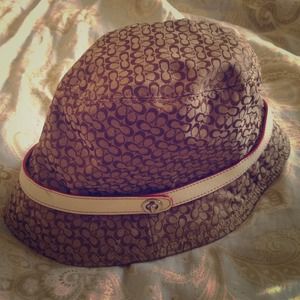 🎀CLOSING CLOSET MAKE OFFER🎀Coach bucket hat
