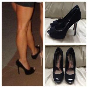 Black suede Steve Madden Pumps